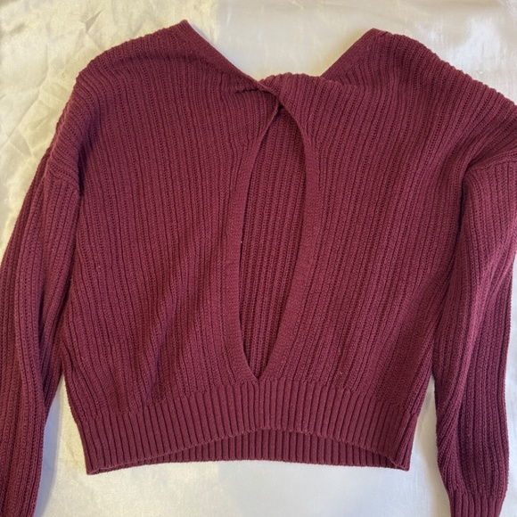 Maroon sweater - Picture 3 of 4